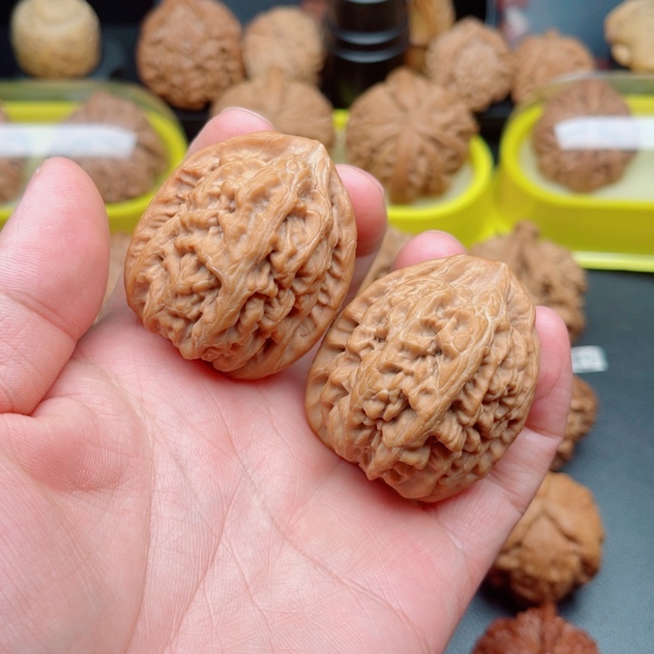 文玩核桃吊坠红锦鲤狮子头38.