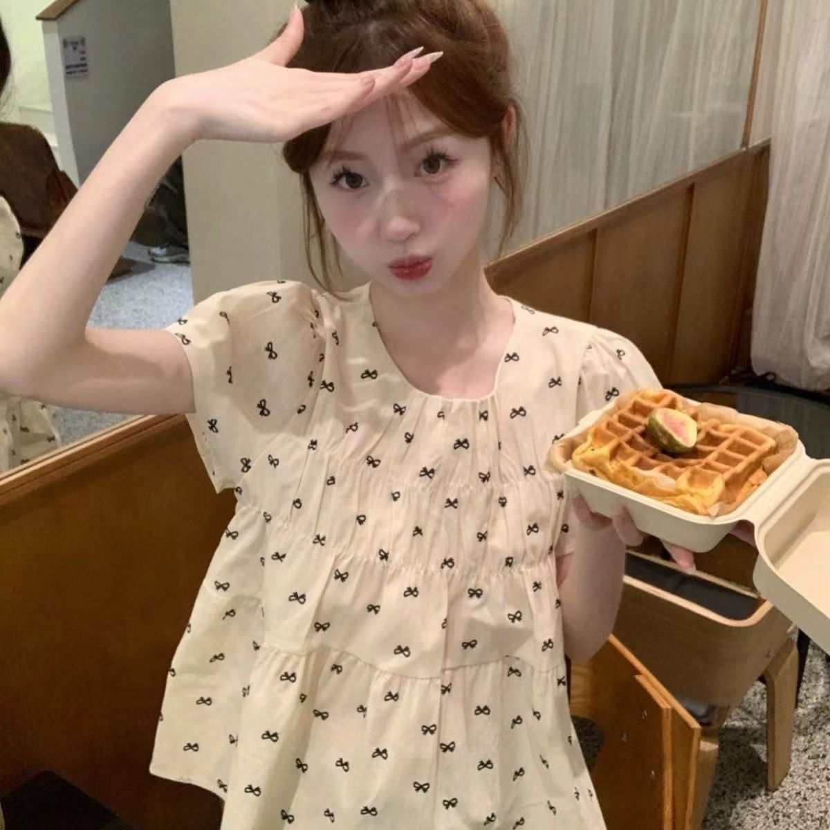 法式圆领设计感蝴蝶结印花短袖衬衫女装2025夏季褶皱减龄宽松上衣