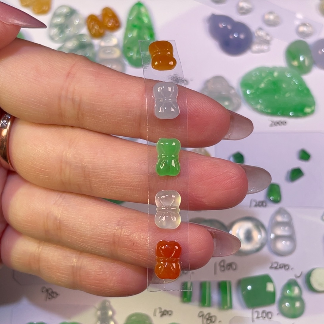 翡翠未镶嵌颈饰裸石