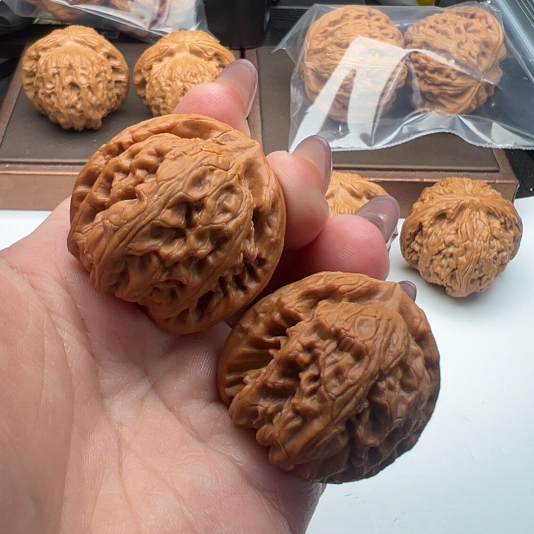 文玩核桃把件红锦鲤