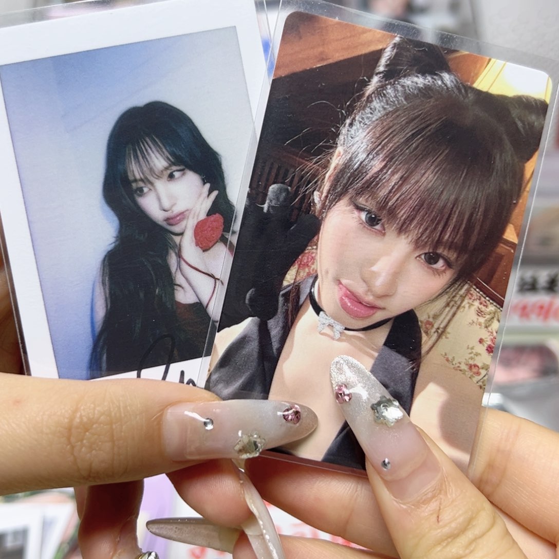 直拍栗子杂志卡两张