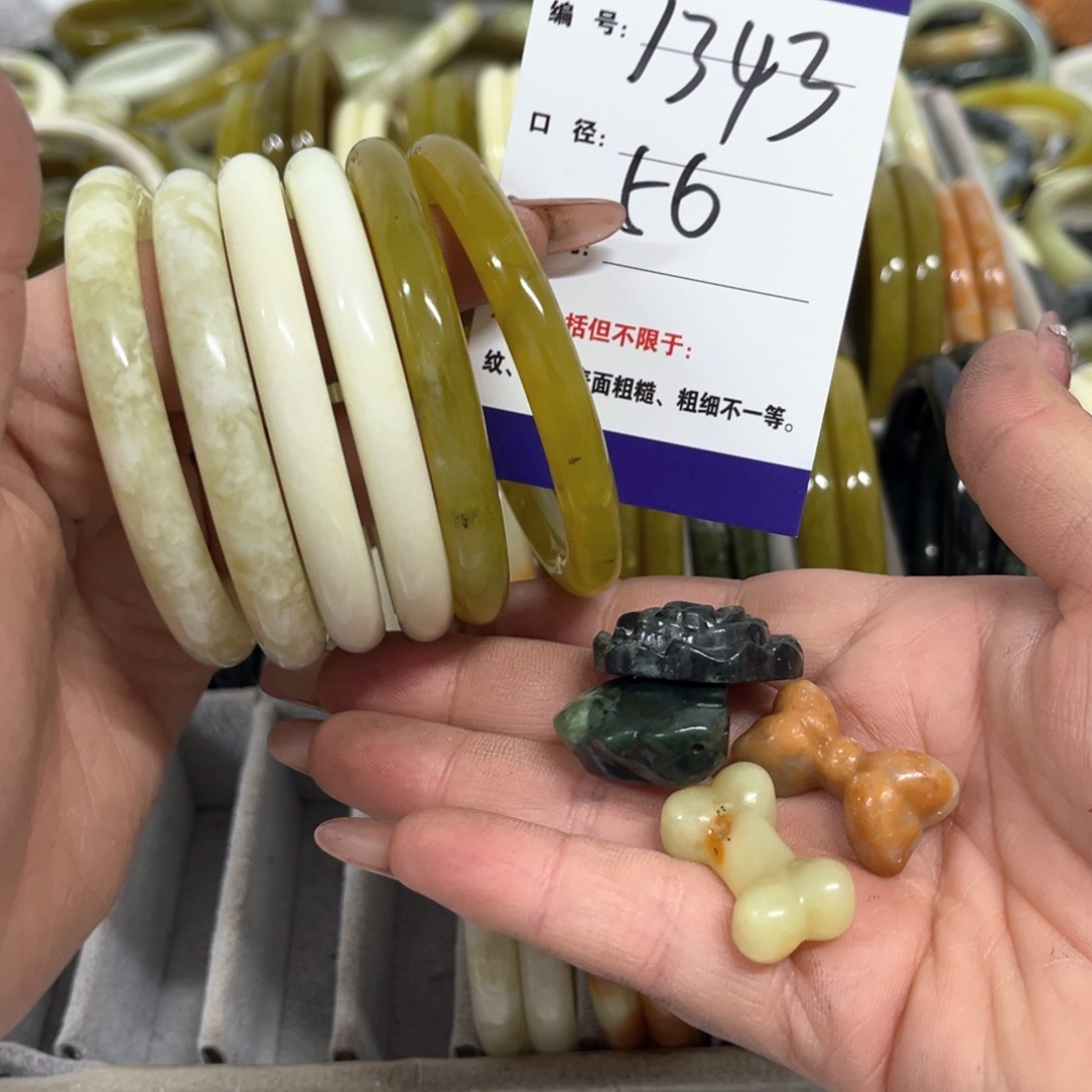 蛇纹石玉手镯未镶嵌任***爷
