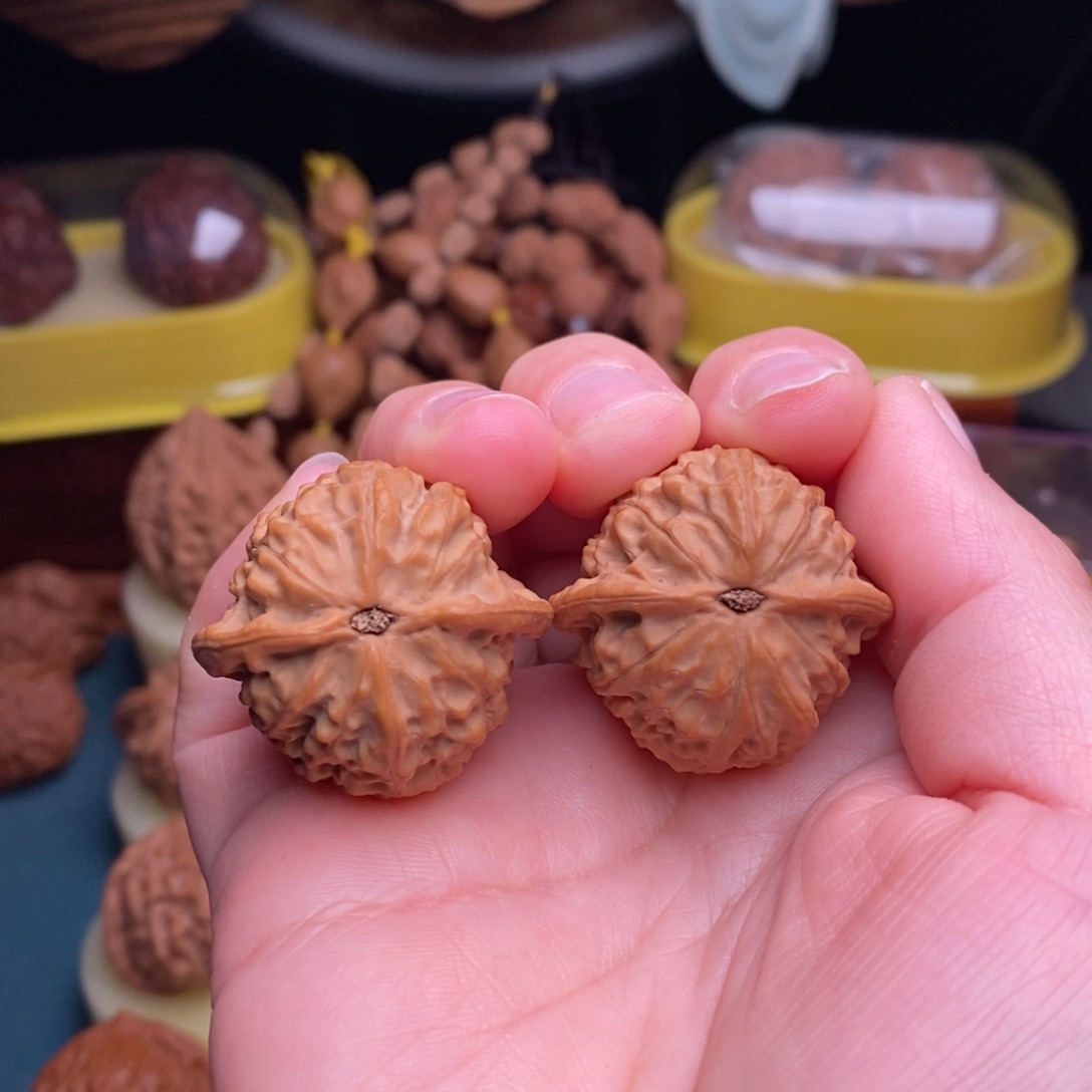 文玩核桃吊坠33金牛