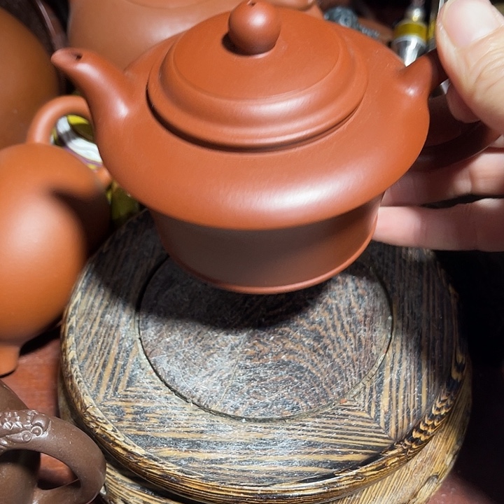 紫砂茶壶原矿泥料手工制作的一把紫砂壶