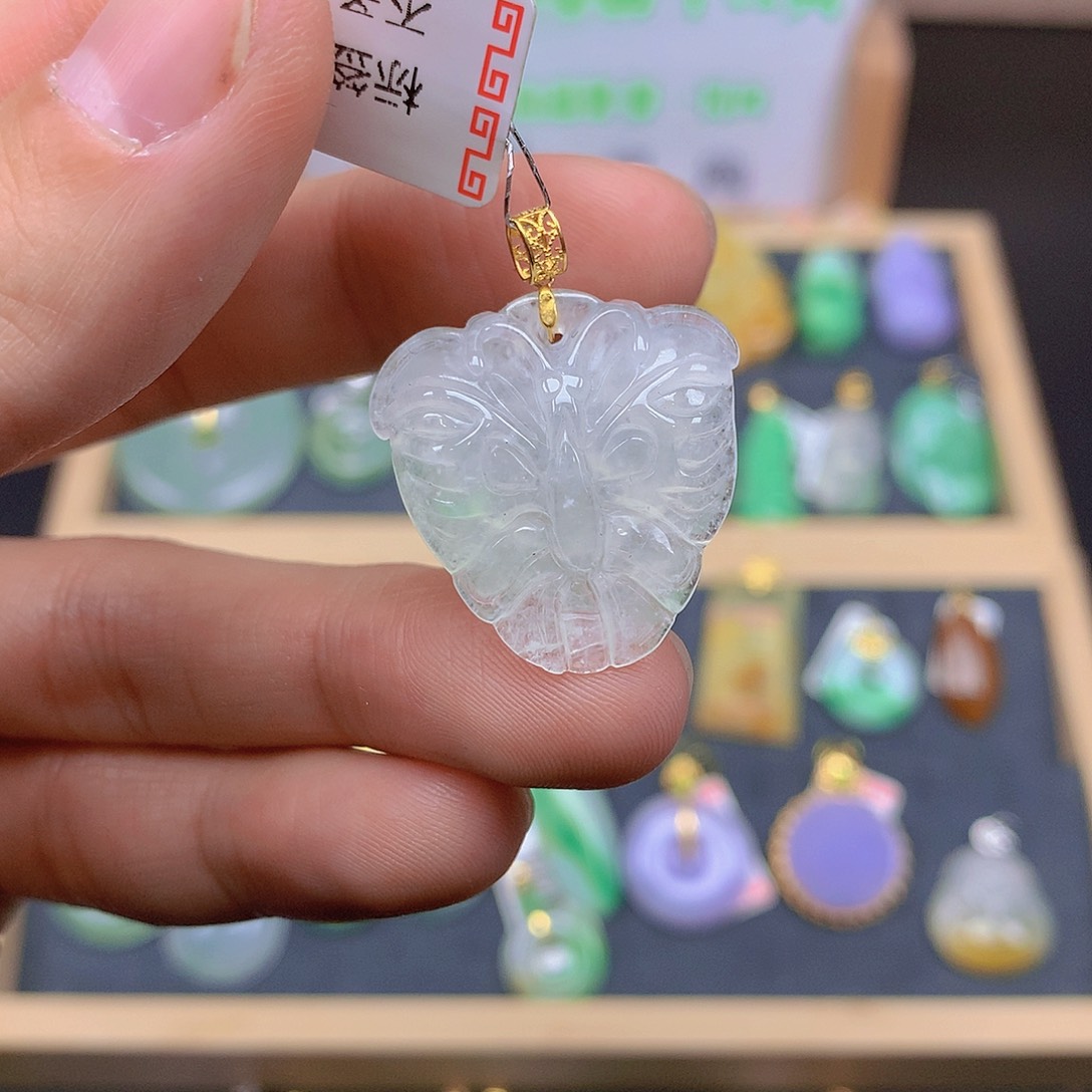 翡翠颈饰18K金镶嵌翡翠