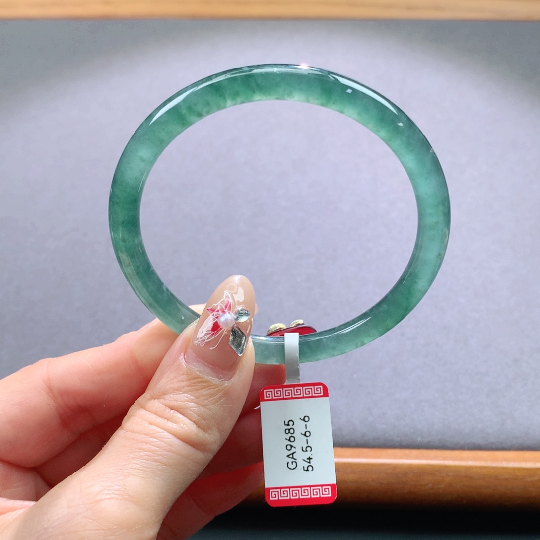 翡翠手镯未镶嵌天然翡翠手镯叮当镯