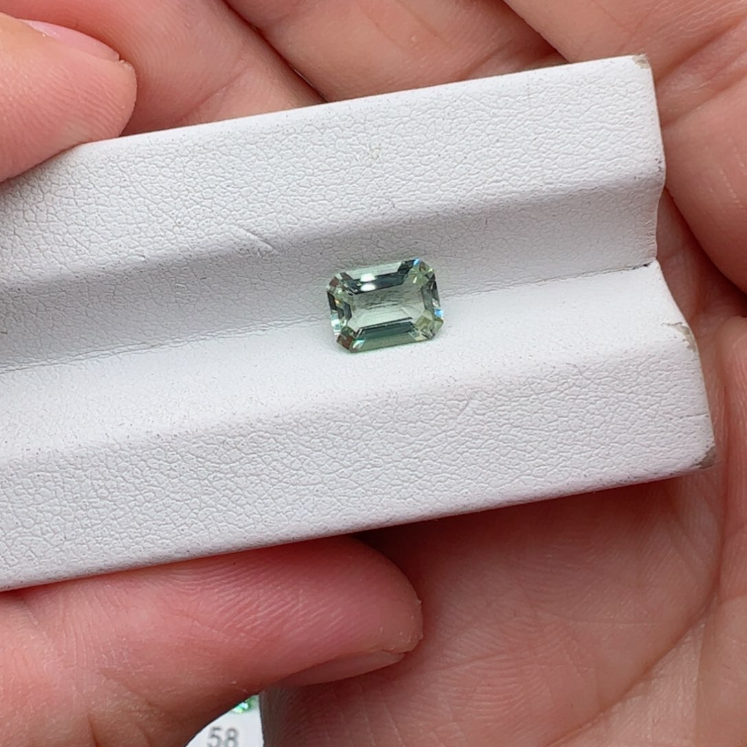 海蓝宝石裸石未镶嵌1.23克拉