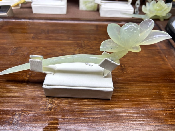 天然岫玉发簪  莲花玉簪