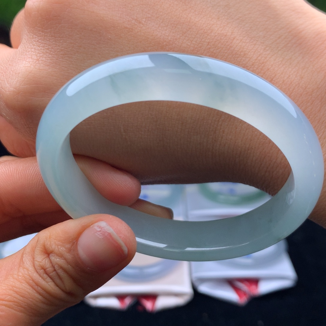 翡翠手镯未镶嵌手镯