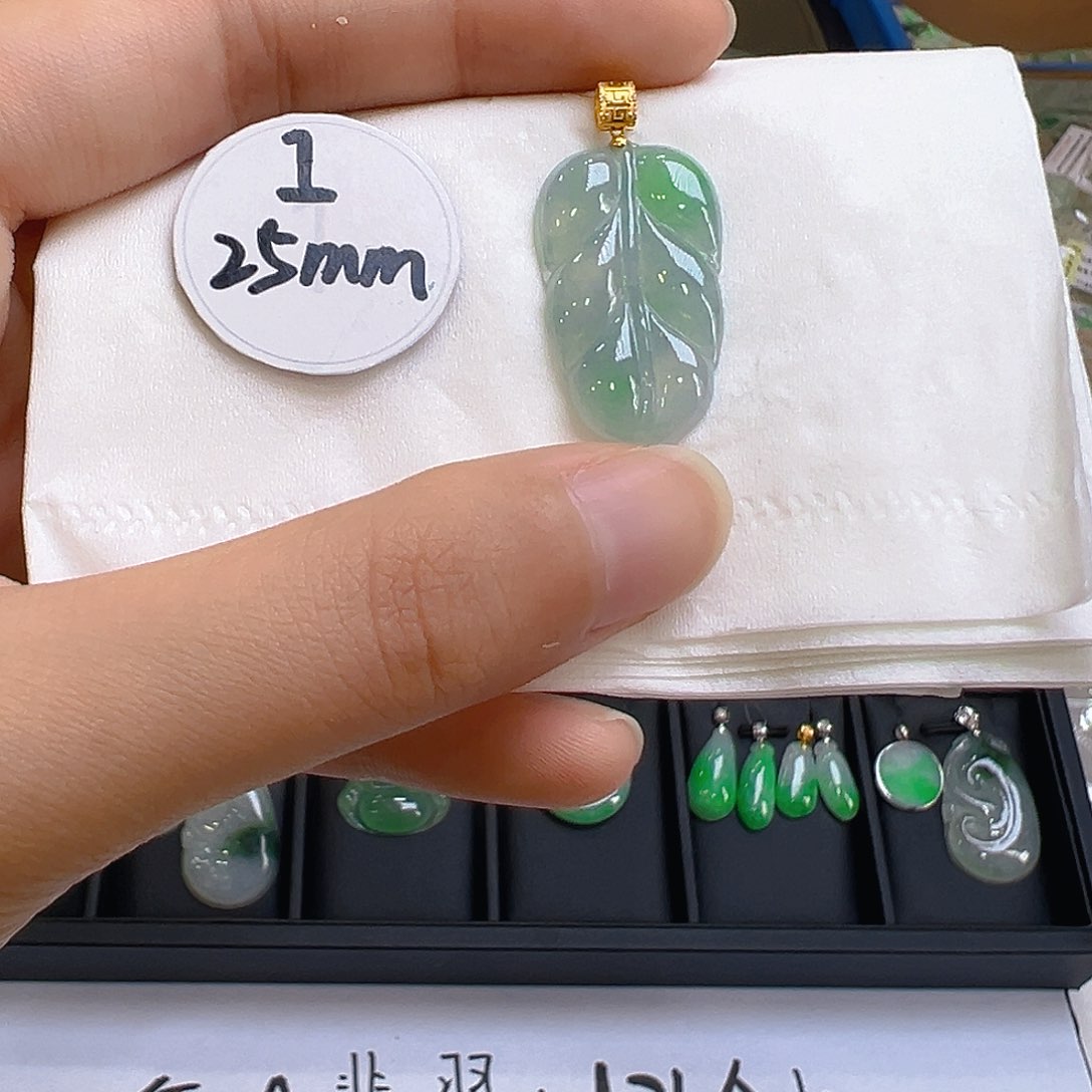 翡翠吊坠(不含链)18K金镶嵌翡翠