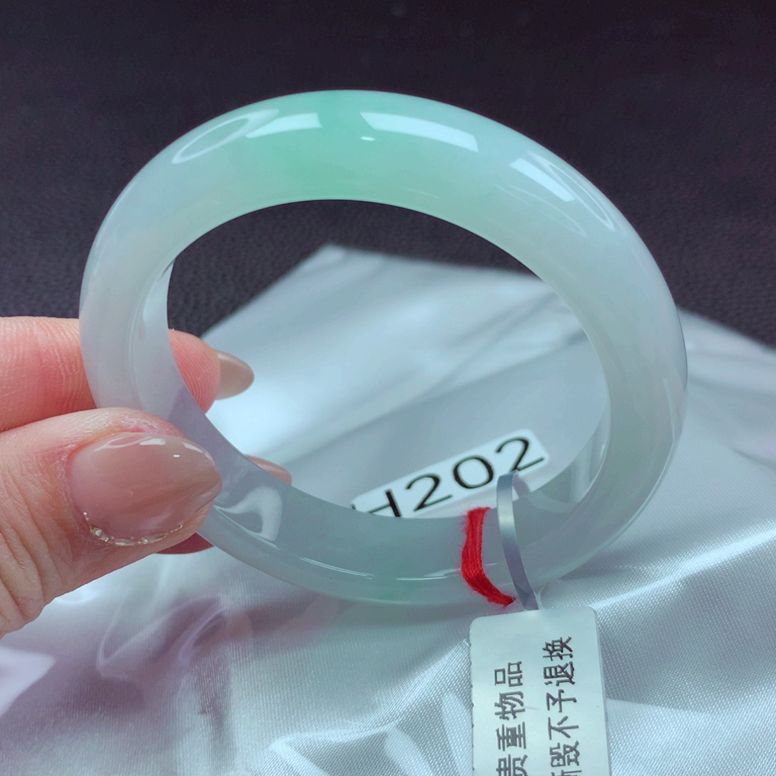 翡翠手镯未镶嵌手镯88
