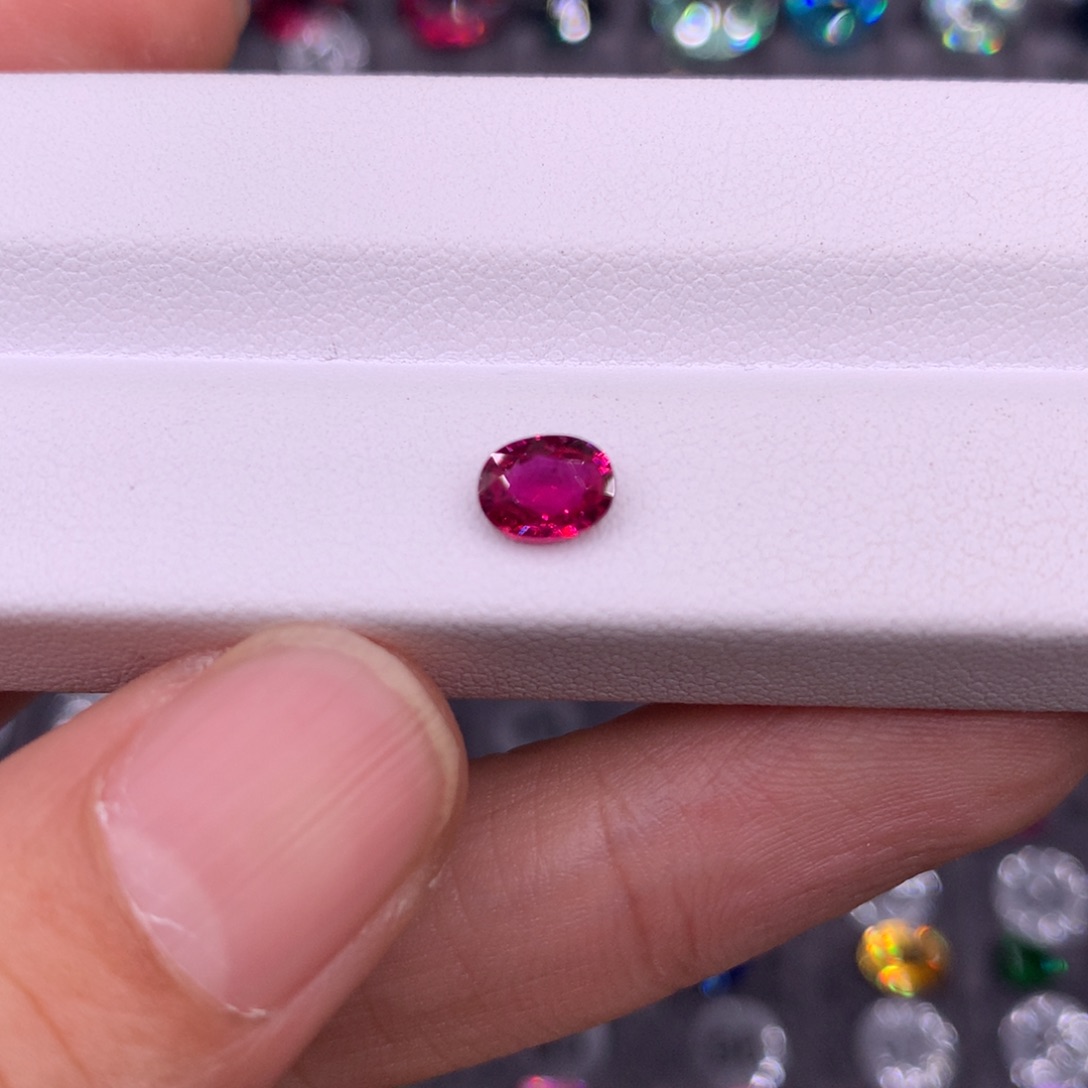 红宝石裸石未镶嵌