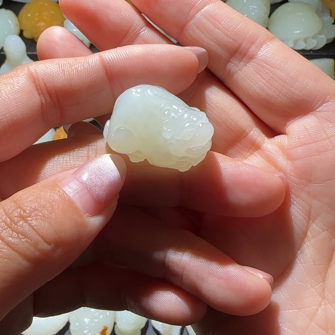 馨***饰和田玉未镶嵌颈饰