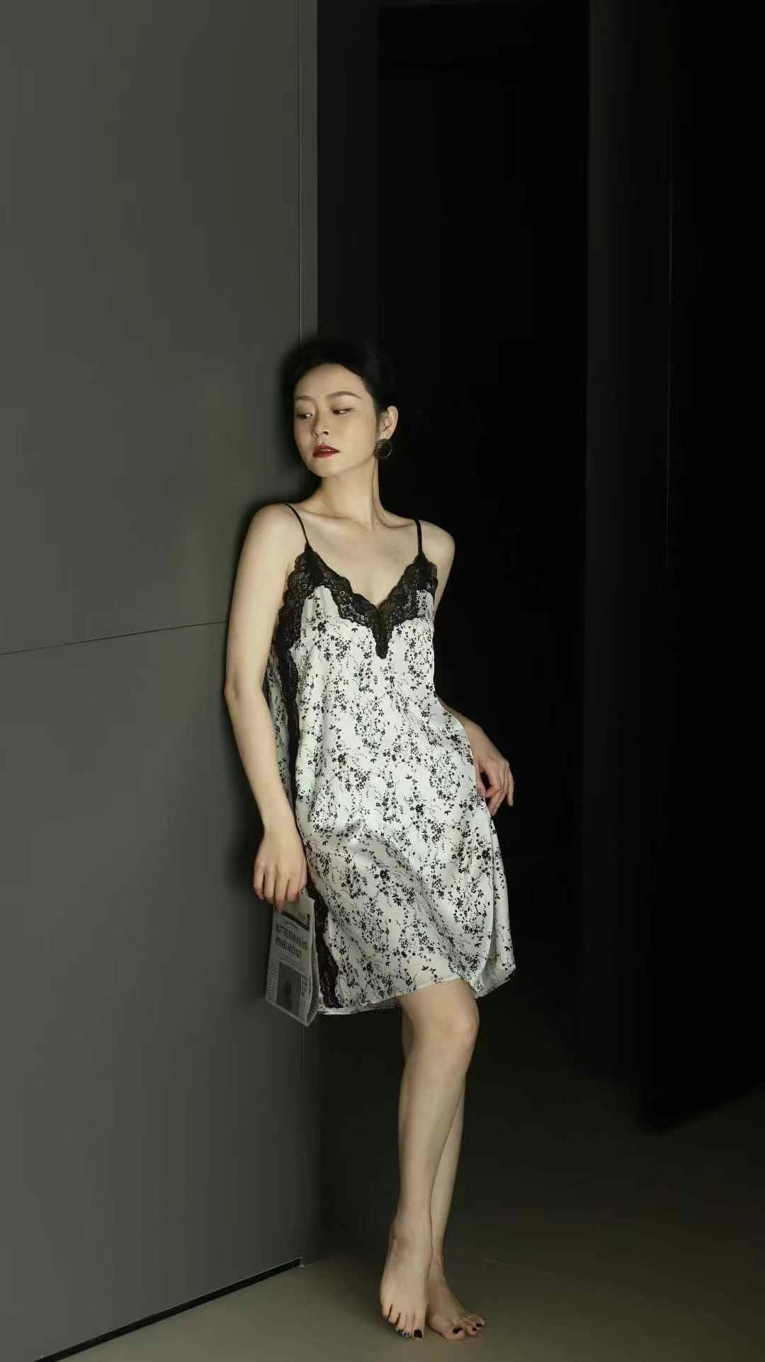 性感吊带睡裙女性感家居服冰丝薄款夏季舒适睡衣