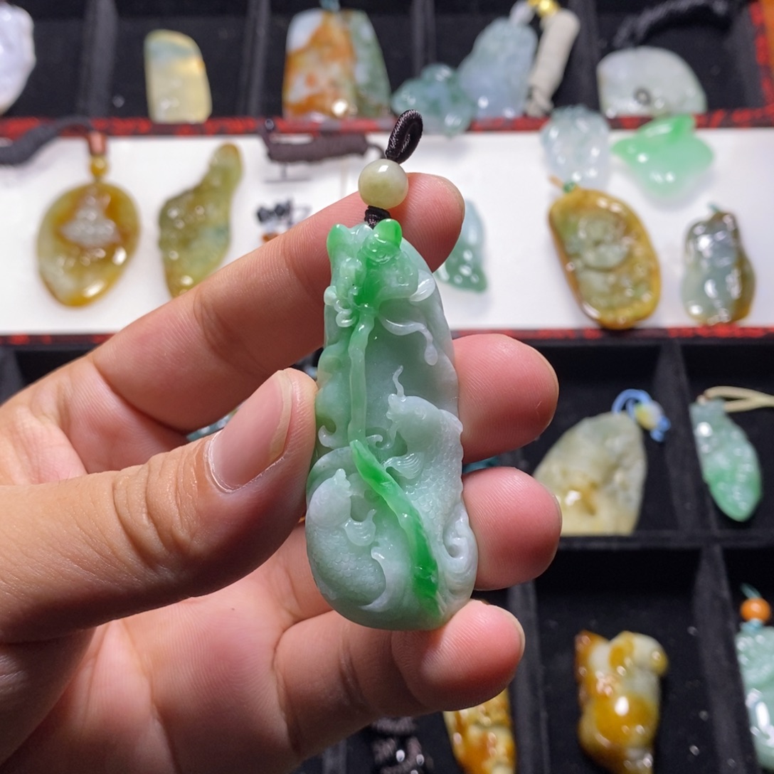 颈饰未镶嵌翡翠挂件