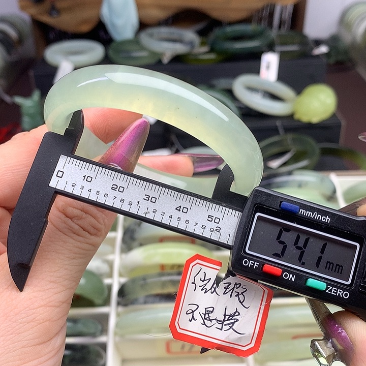 蛇纹石玉手镯未镶嵌17