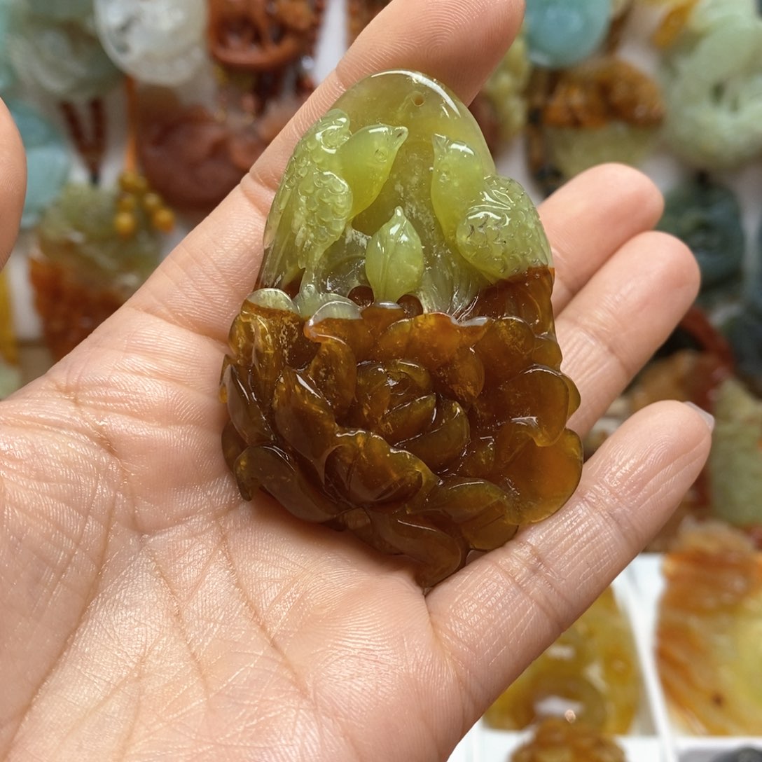蛇纹石玉颈饰未镶嵌
