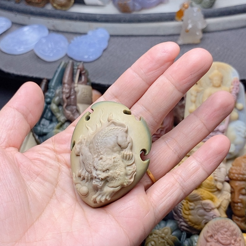 【闪购商品】定制石英质玉吊坠未镶嵌