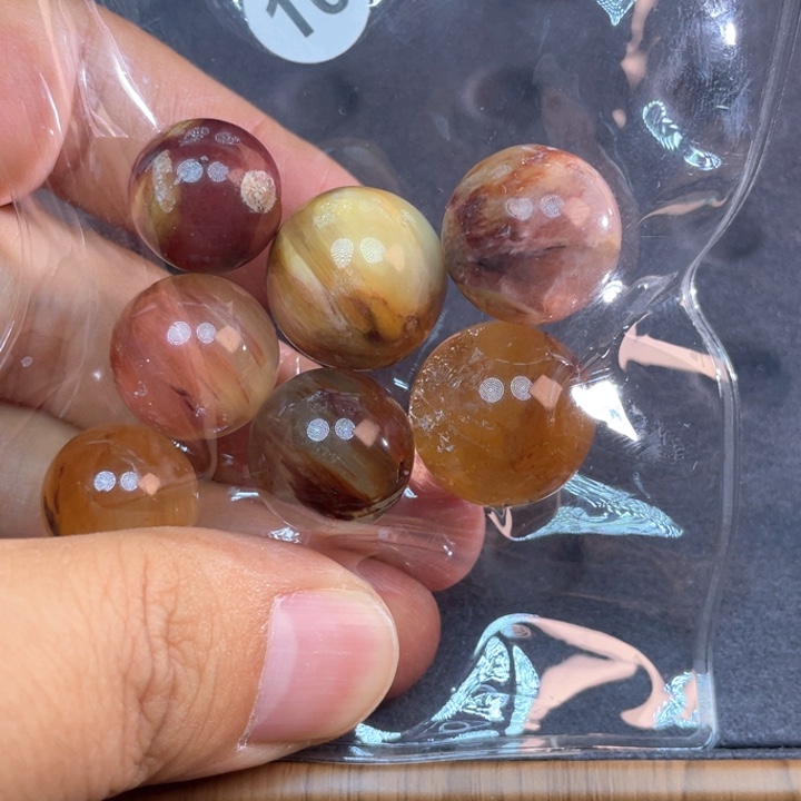 未镶嵌颈饰水晶殷**?