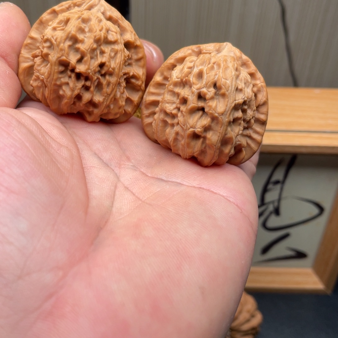 `***℡吊坠文玩核桃三角白，尺寸40