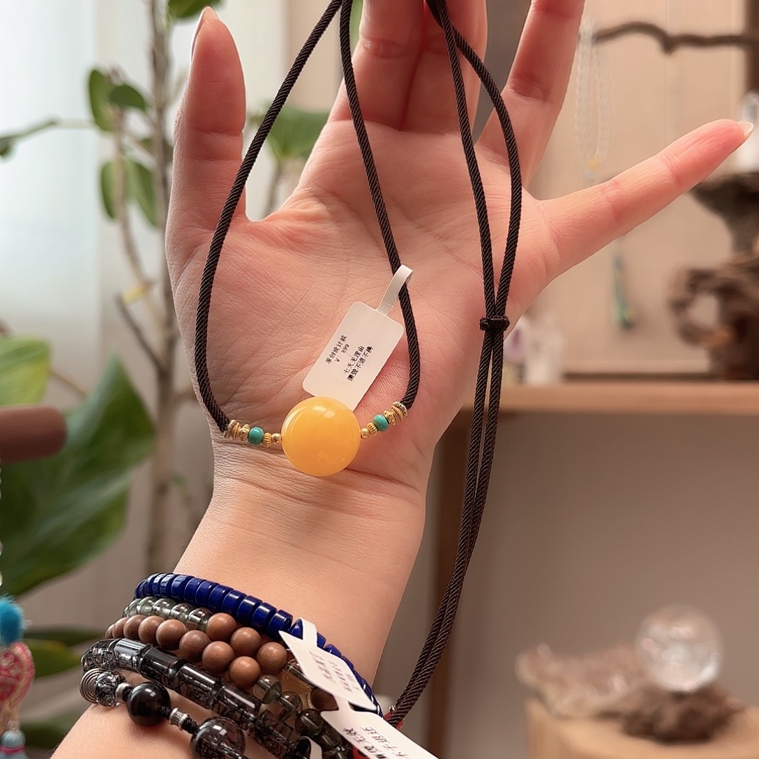 汉***家蜜蜡18K金镶嵌颈饰设计款