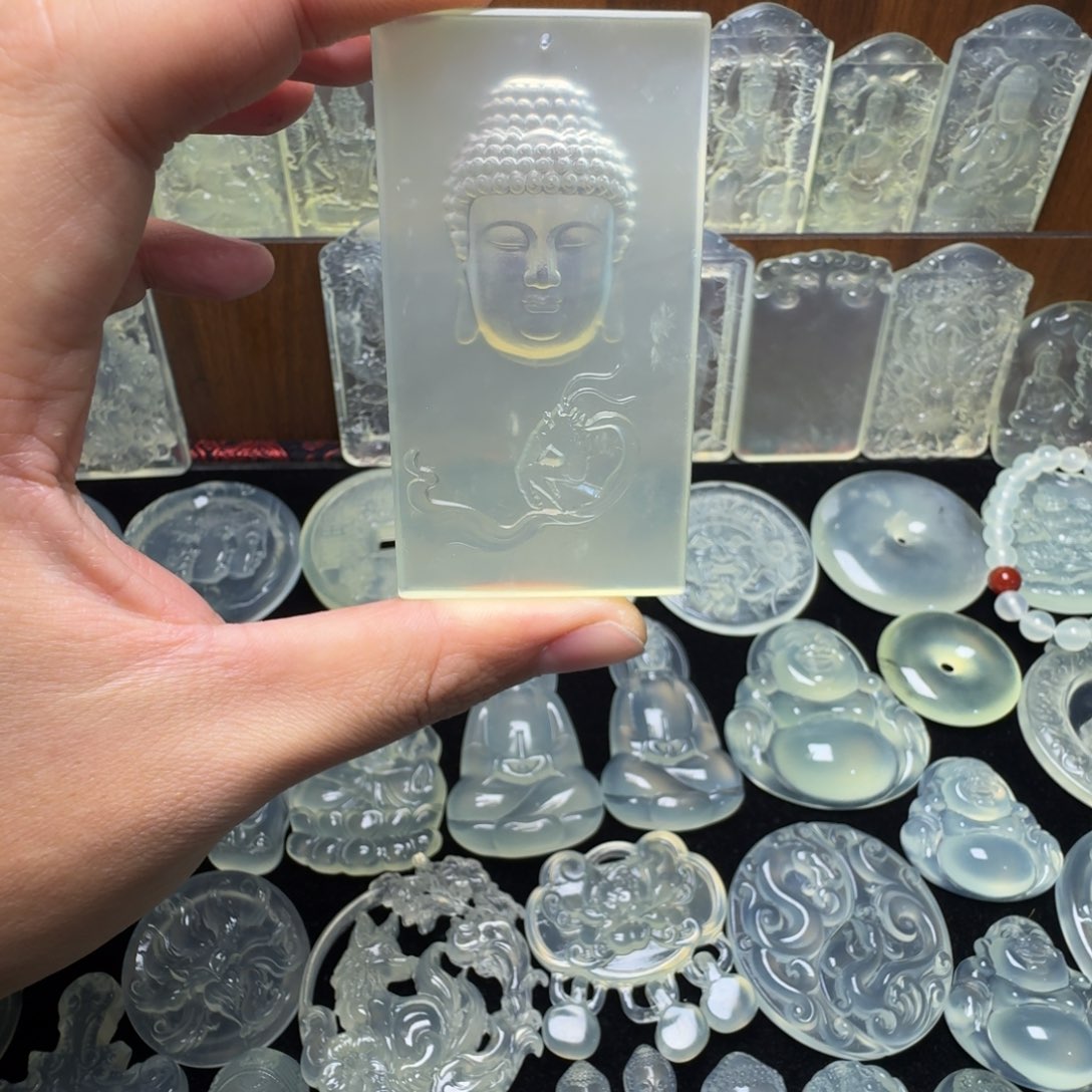 蛇纹石玉未镶嵌颈饰