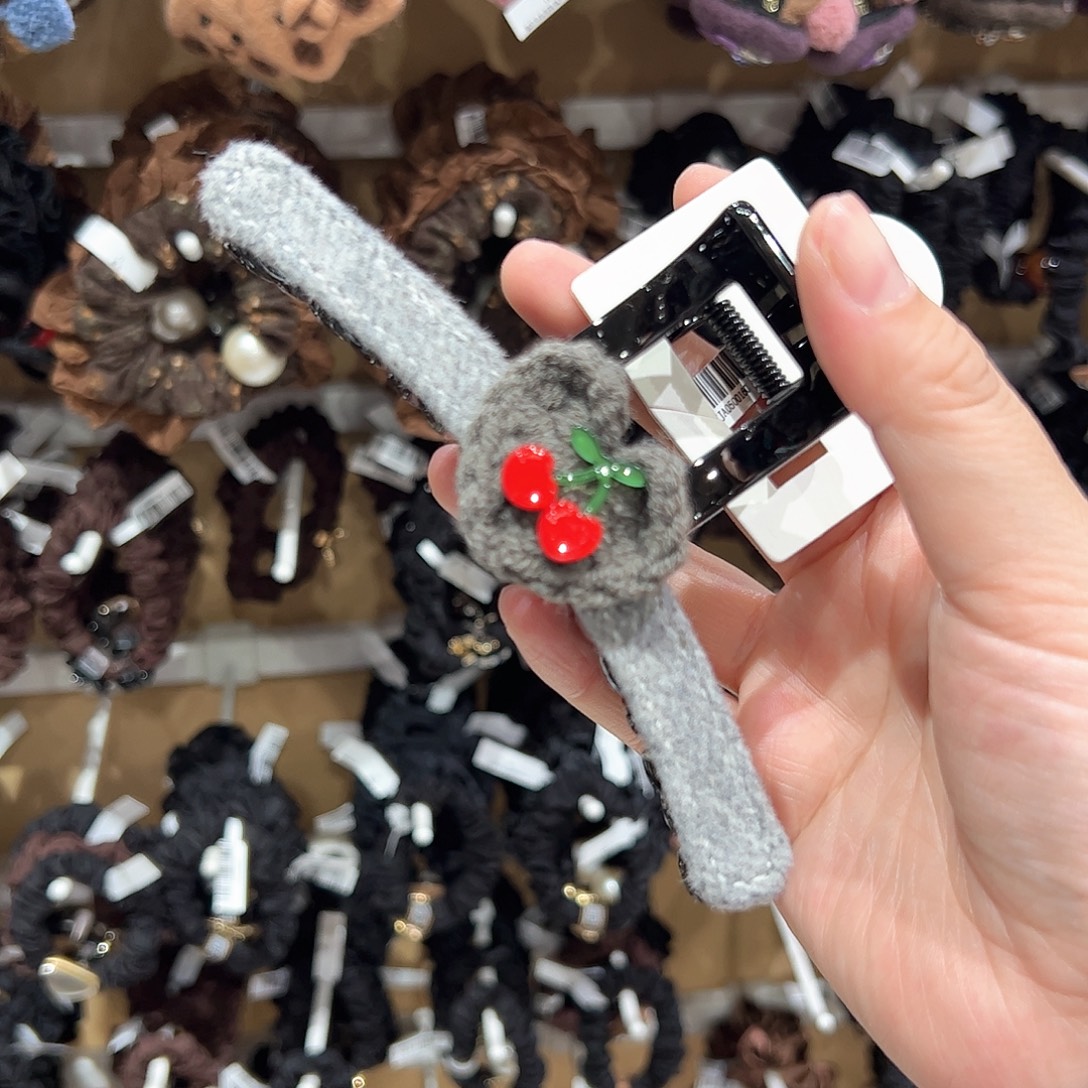 布艺非金属灰色樱桃大抓