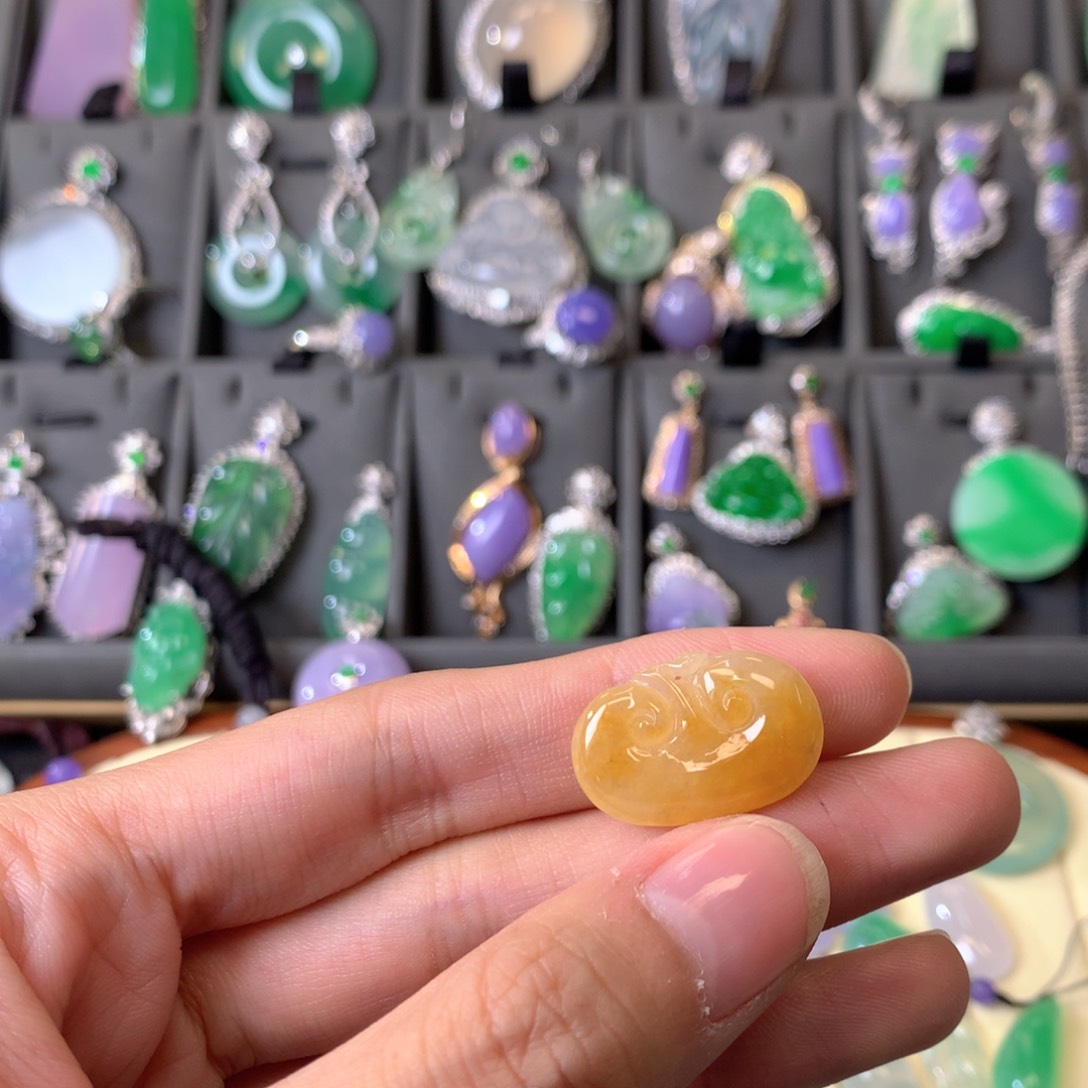 翡翠颈饰未镶嵌裸石