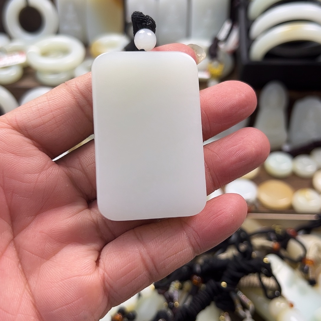 抚***仓和田玉未镶嵌颈饰