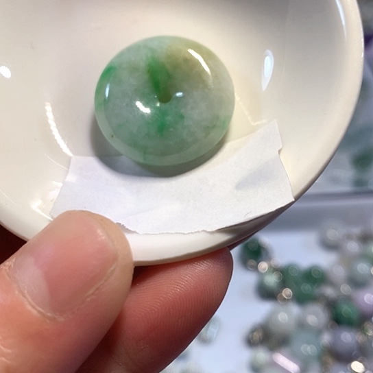 翡翠未镶嵌项圈黄加绿的平安扣