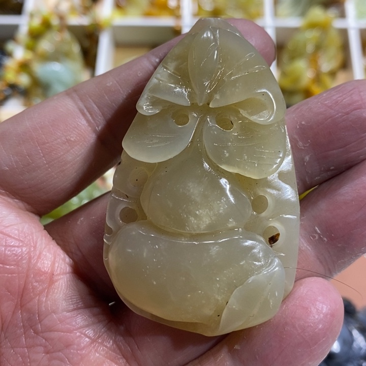 蛇纹石玉颈饰未镶嵌