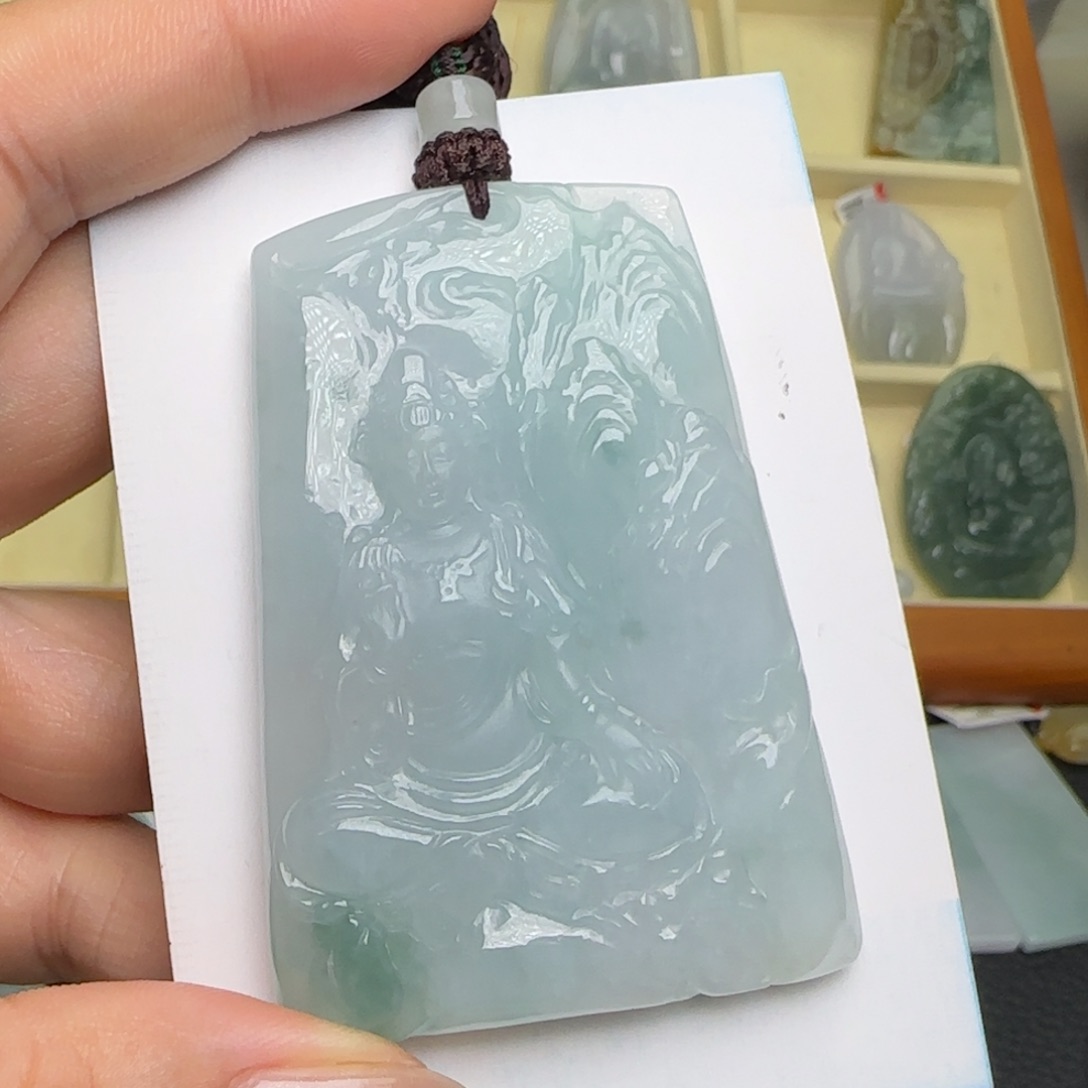 翡翠未镶嵌颈饰  