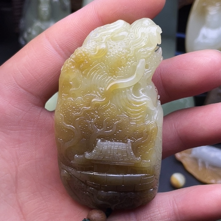 透闪石质玉未镶嵌颈饰