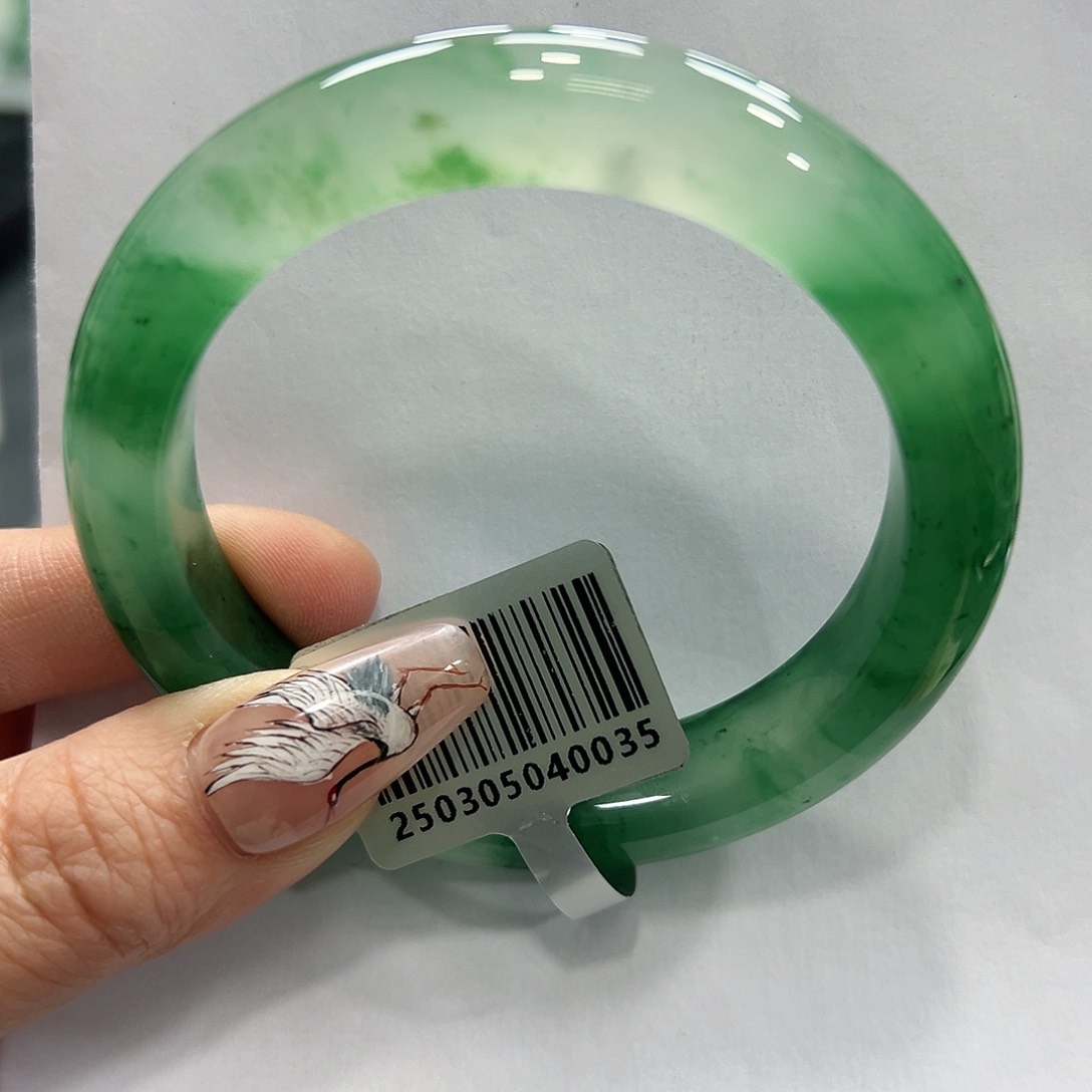 石英质玉未镶嵌手镯熊**妹