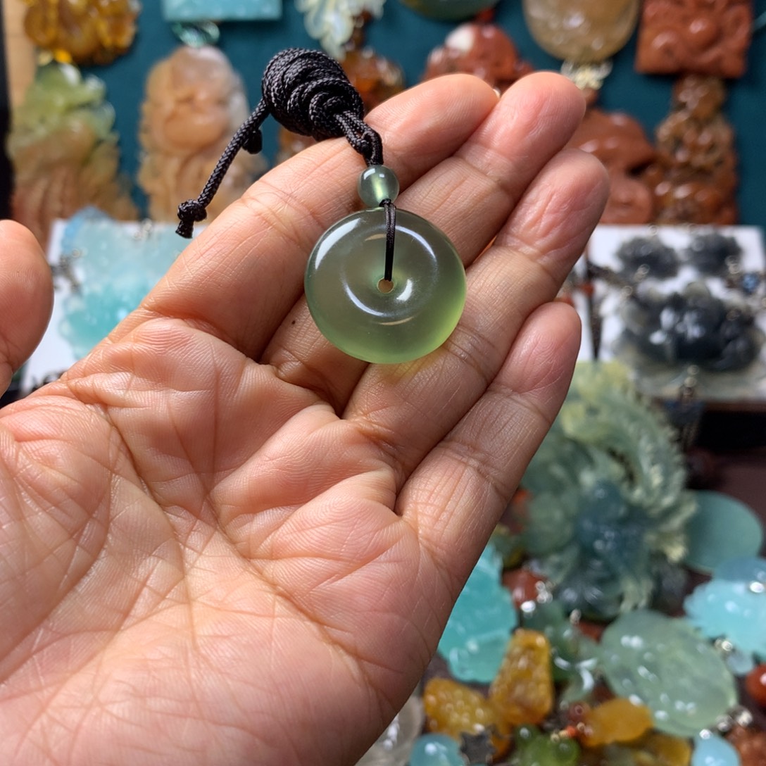 蛇纹石玉未镶嵌挂坠