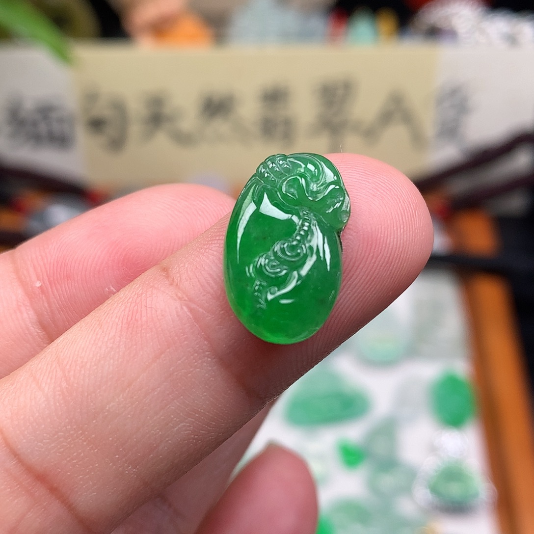 翡翠散珠缅甸天然A货翡翠阳绿钱袋子