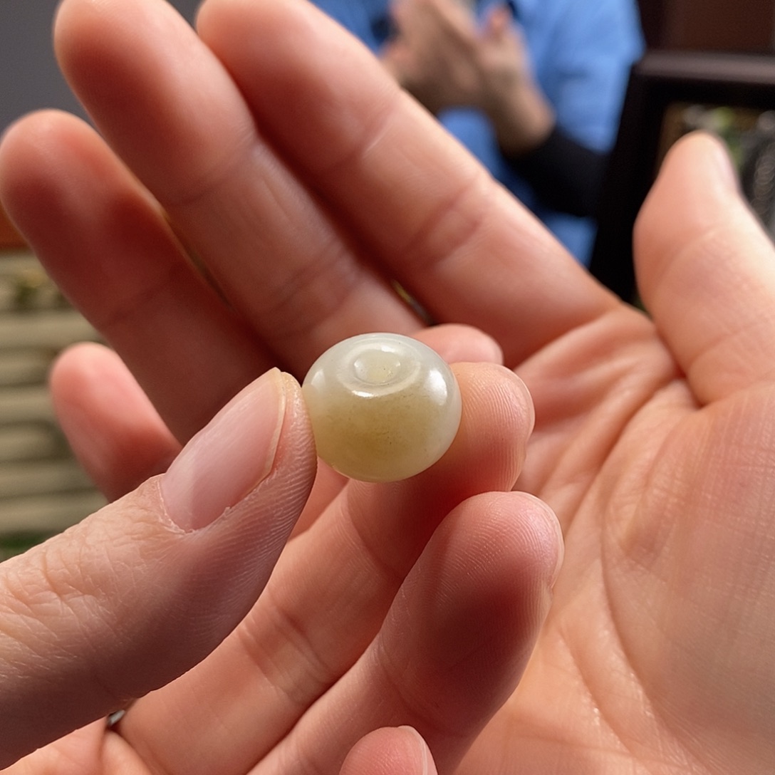 颈饰未镶嵌和田玉在*间