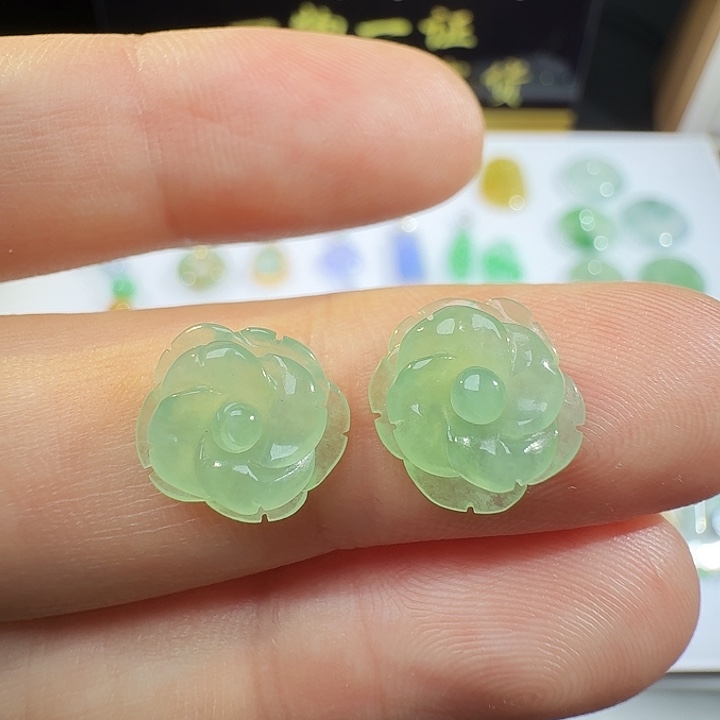 定制翡翠未镶嵌甜绿耳环一对