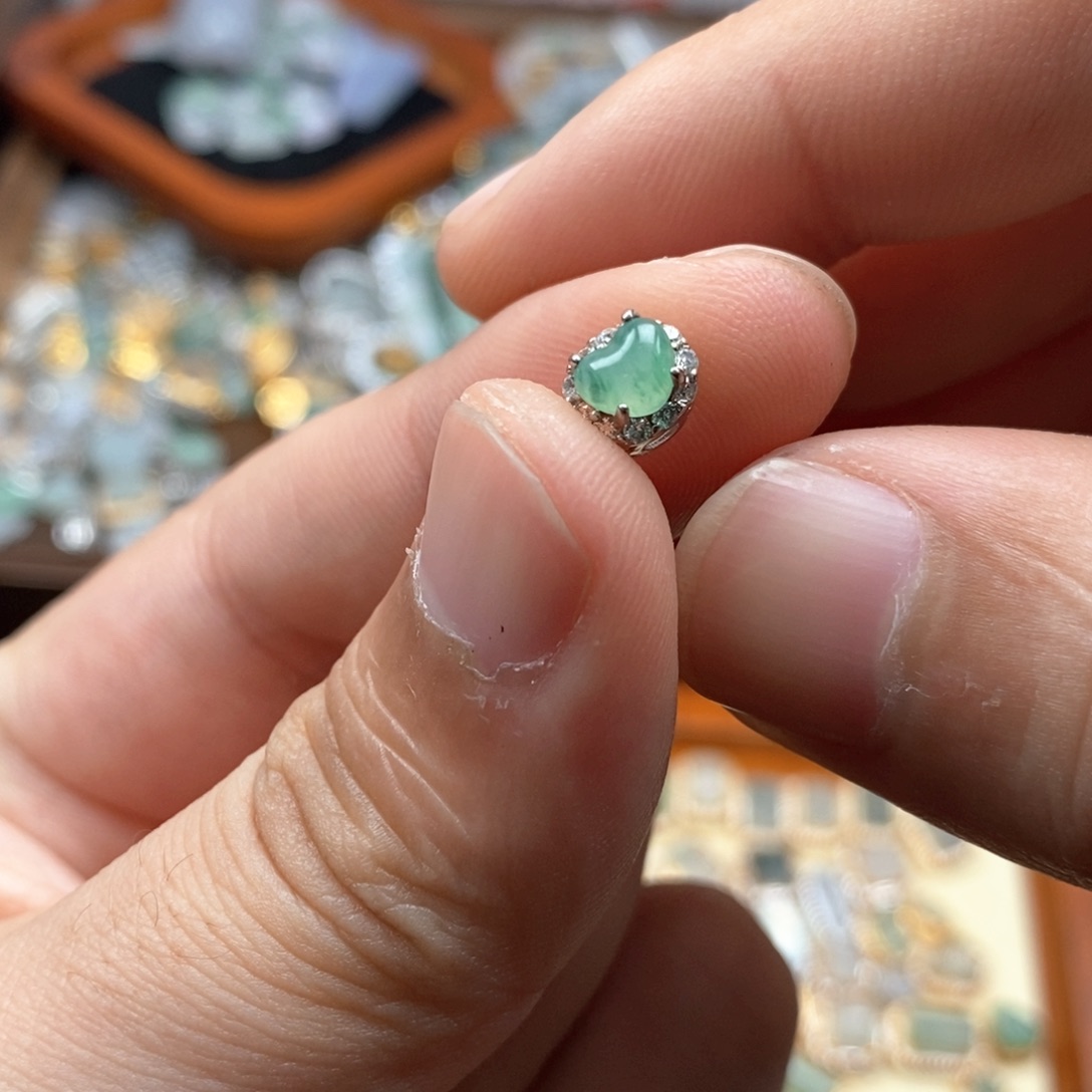 翡翠颈饰未镶嵌铁**主如果