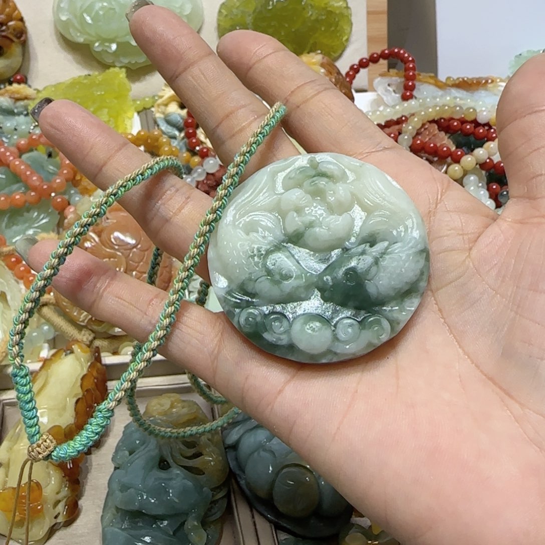 未镶嵌蛇纹石玉吊坠小**碟