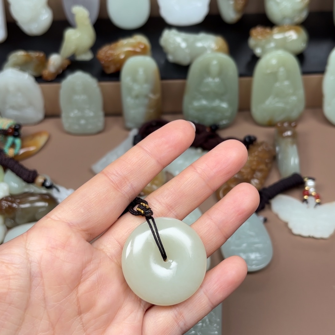 和田玉颈饰未镶嵌