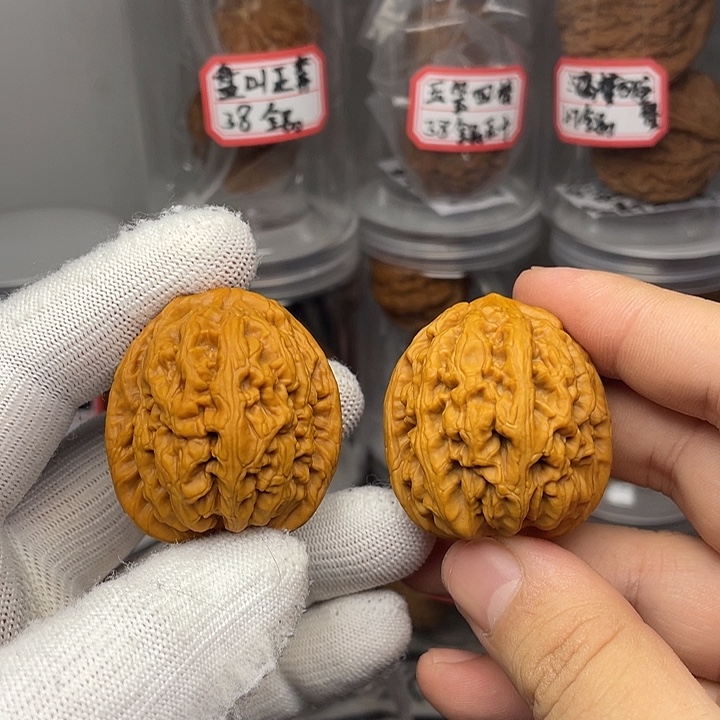 *****文玩核桃把件41红锦鲤