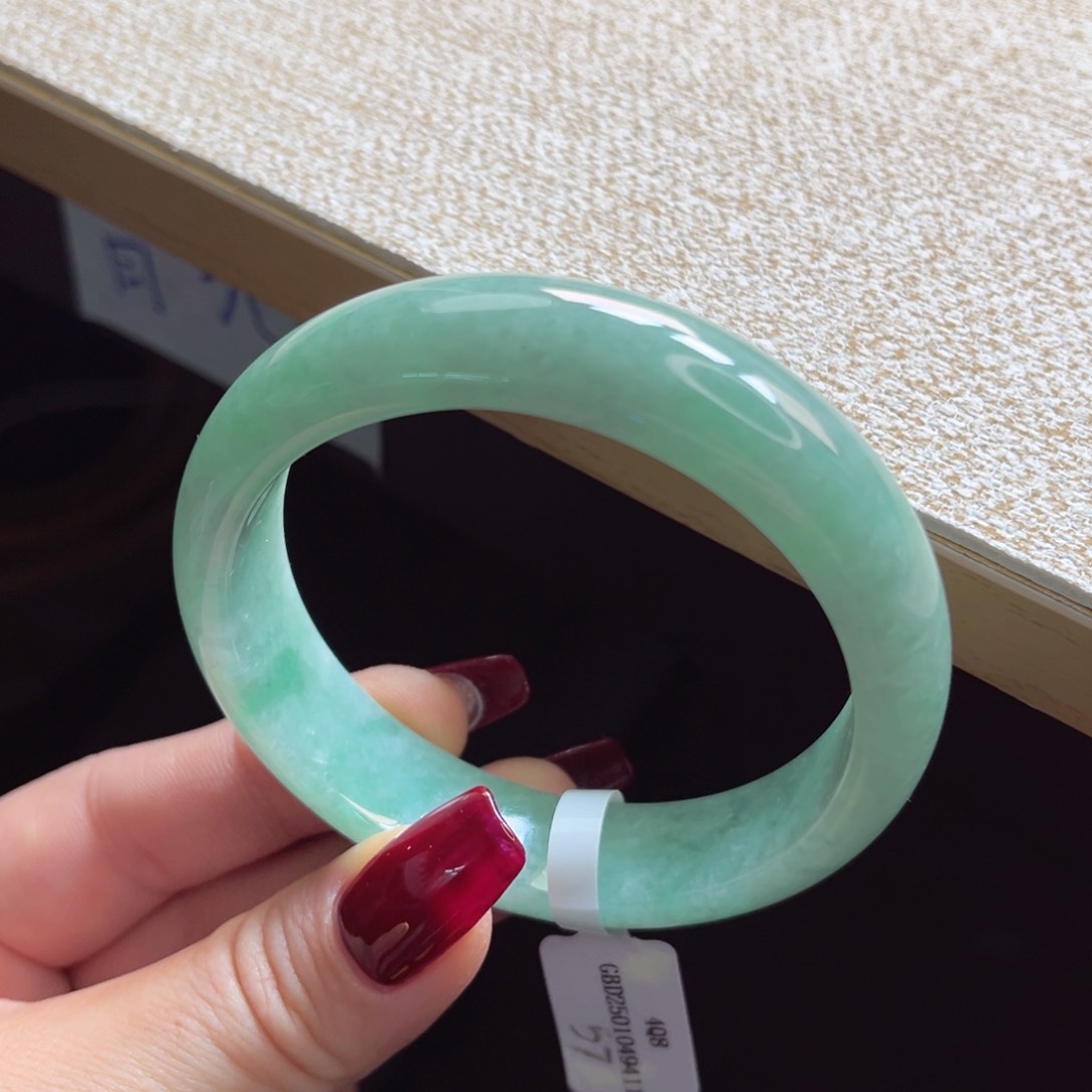 翡翠手镯未镶嵌手镯