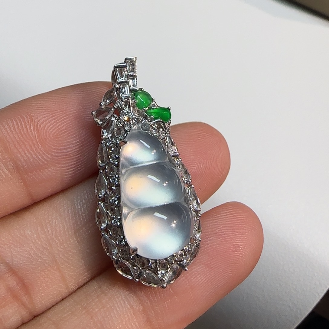 翡翠18K金镶嵌吊坠(不含链)福豆