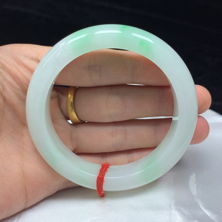 翡翠手镯（圆镯）未镶嵌56.3