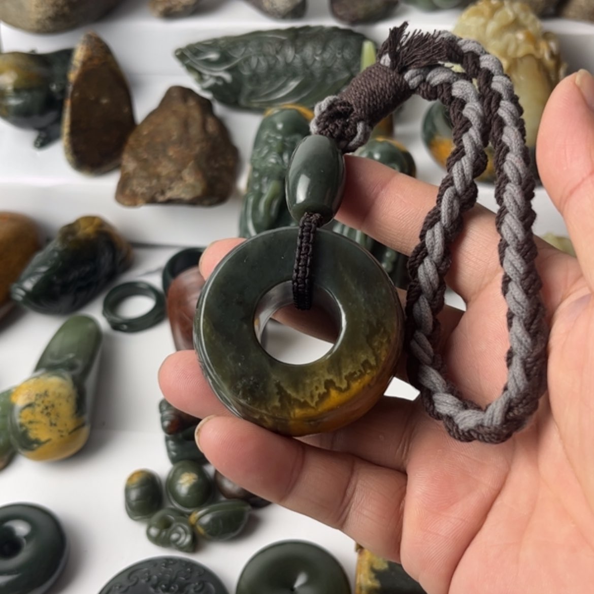 【闪购商品】岫岩河磨玉（透闪石质玉）把件未镶嵌六**师