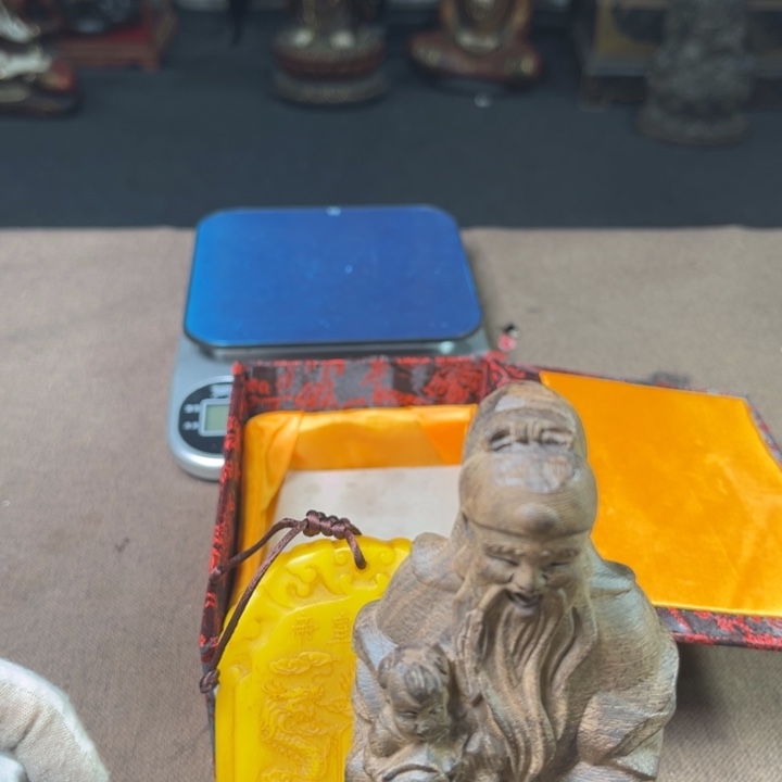 精品摆件工艺品等