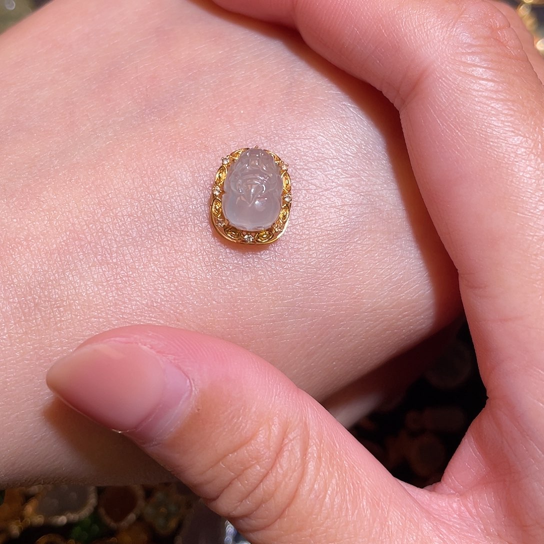 你***么翡翠18K金镶嵌颈饰