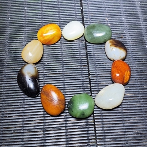 新疆和田原石石头