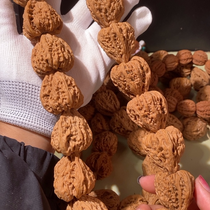 文玩核桃手串……16